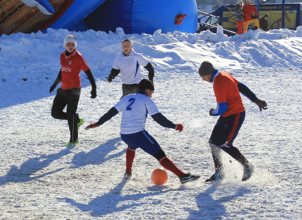 Helmuth Duckadam arbitrează Cupa la Fotbal pe Gheață, la Bâlea Lac