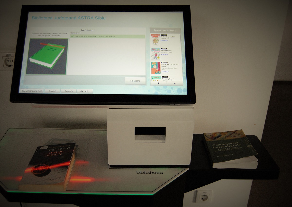 Utilizatorii Bibliotecii ASTRA pot împrumuta sau returna cărți cu ajutorul unui aparat modern