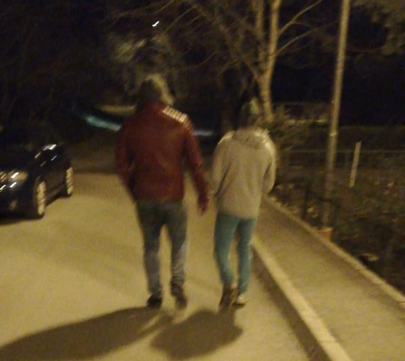 Doi tineri au furat in miez de noapte și au crezut ca nu vor fi prinși