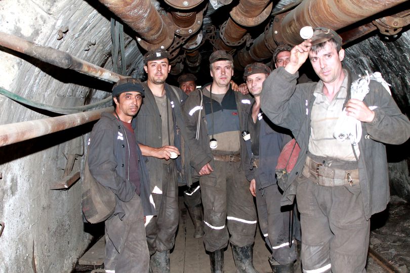 Românii care au lucrat în condiții speciale ar putea ieși la pensie mai devreme