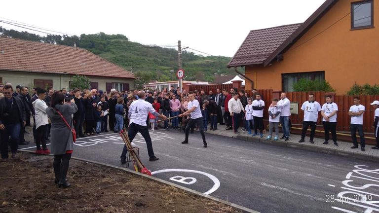 FOTO – Tradiție frumoasă de Paști: Jocul țuru a mers mai departe și în 2019