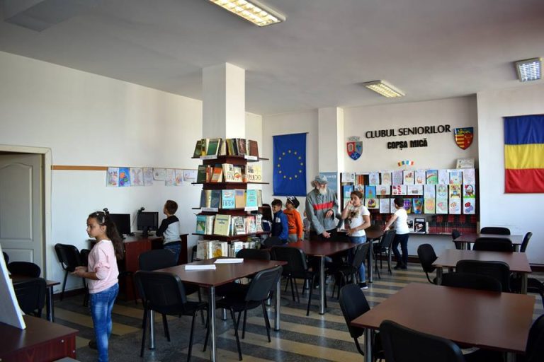 FOTO – Expoziție pascală prezentată de elevii școlilor din Copșa Mică