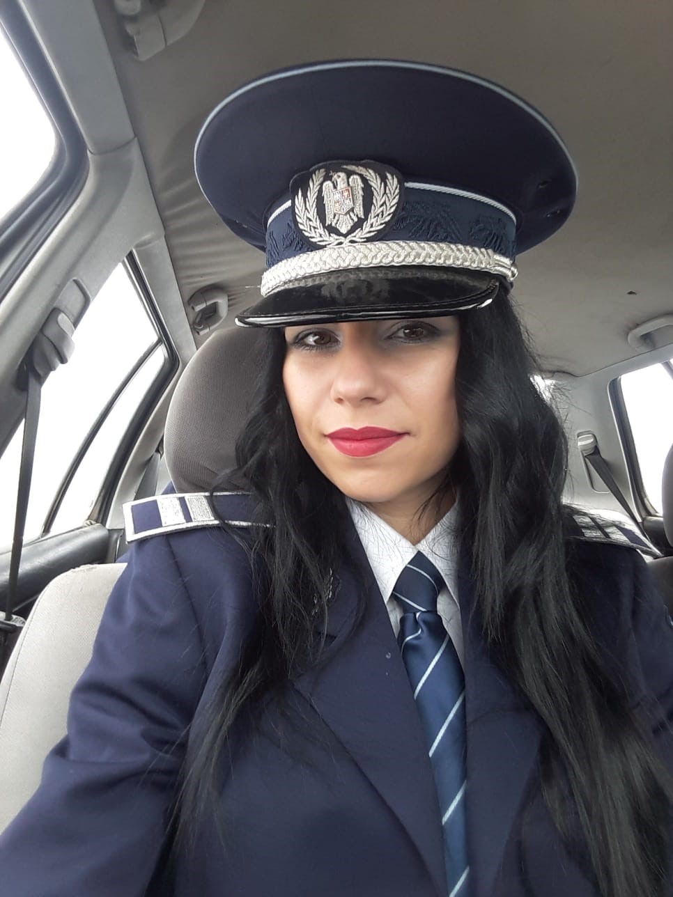 Povestea unică a Isabelei: polițist, salvator SMURD și dansator de performanță