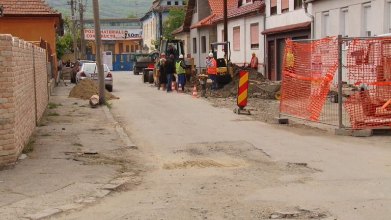 Trei străzi din zona centrală a Mediașului au intrat în reparații