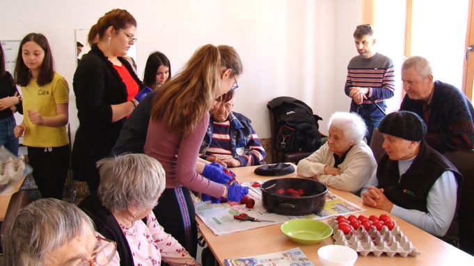 Surprize pentru vârstnicii de la Căminul “Sfântul Mihail Mărturisitorul” în Săptămâna Mare