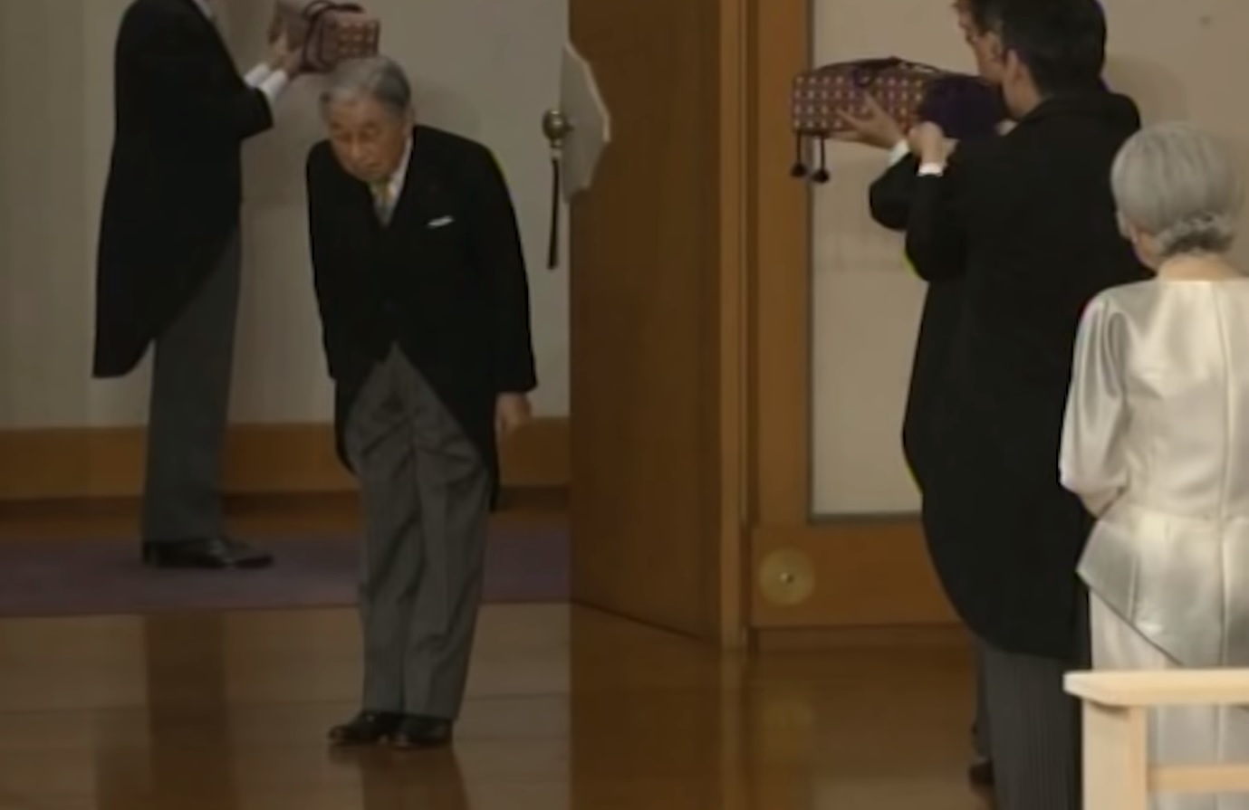 Împăratul Japoniei, Akihito, a abdicat în favoarea fiului său, Naruhito
