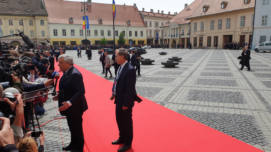 FOTO & VIDEO SUMMIT UE Cei mai puternici oameni din Europa, președinți și premieri, au sosit în Piața Mare din Sibiu