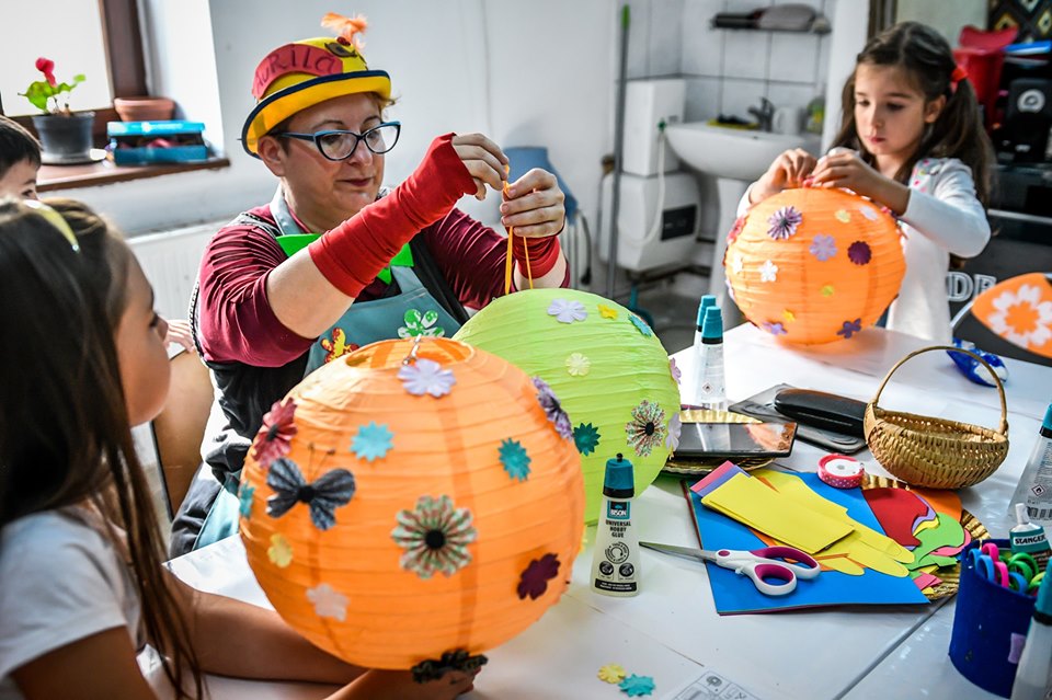 Prichindeii înalță „Baloane spre lună”, la Teatrul „Gong”