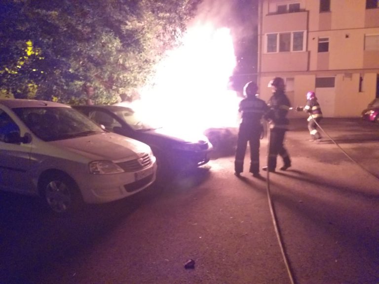 FOTO – Autoturism distrus de un incendiu, în Sibiu