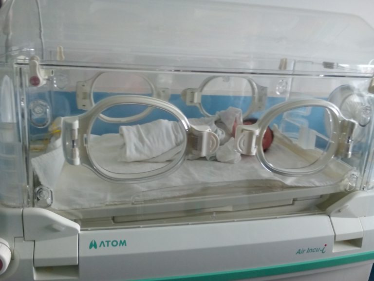 FOTO – Incubator nou pentru Secția Neonatologie a Spitalului Municipal Mediaș din donațiile oamenilor cu suflet