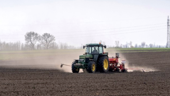 Un nou tractor fabricat în România. Utilajul agricol va fi gata până în decembrie