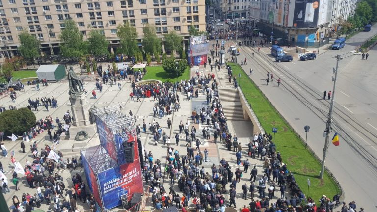 Miting PSD la Iași de Ziua Europei: organizatorii au dat boxele mai tare pentru a acoperi huiduielile