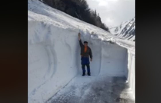 VIDEO S-a început curățarea Transfăgărășanului