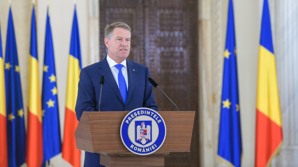 Klaus Iohannis a retras decorațiile unor politicieni condamnați penal, printre care Adrian Năstase și Dan Voiculescu