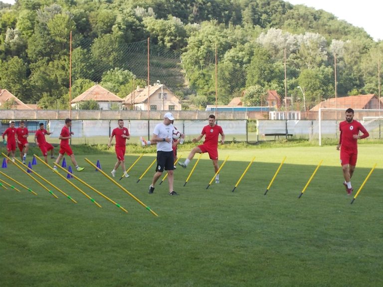 11 jucători au plecat de la Gaz Metan