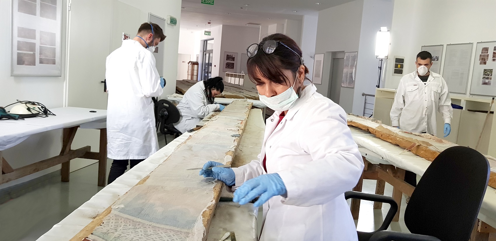 Specialiști din țară se adună la Sibiu pentru a ajuta la restaurarea iconostasului Bisericii din Vința