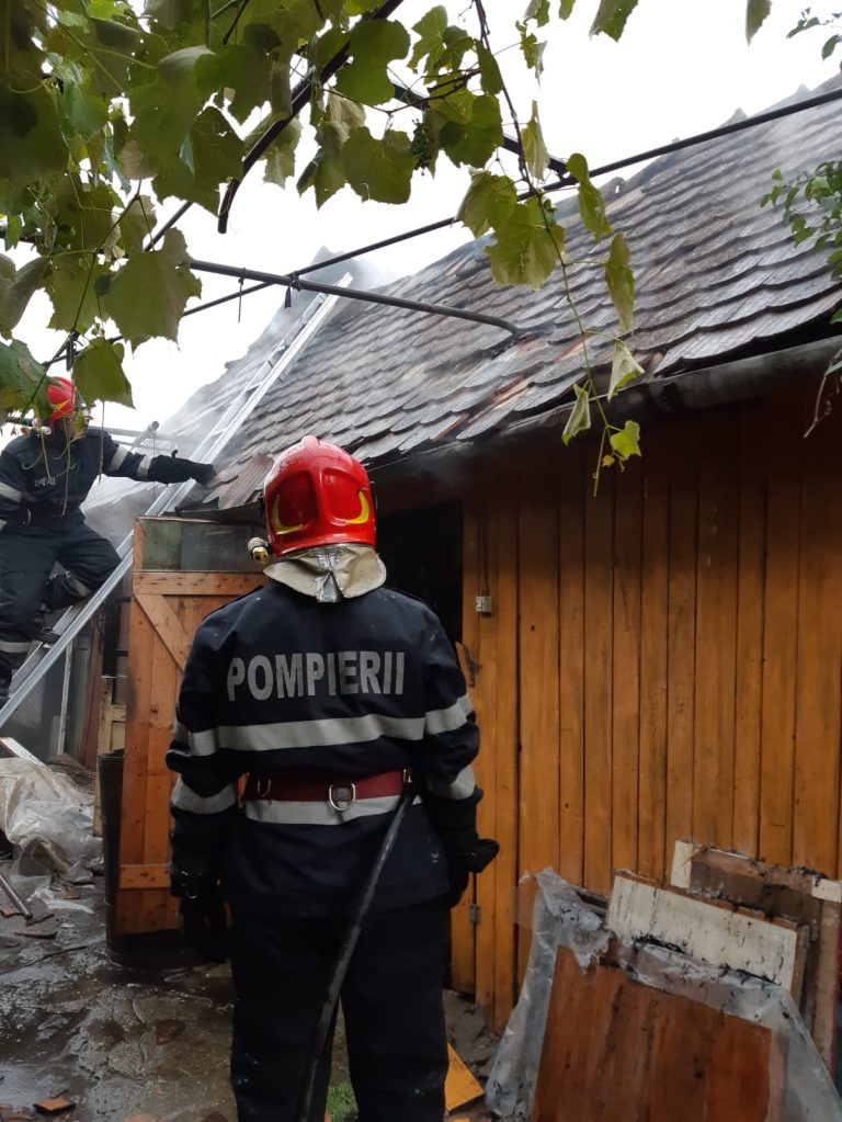 Anexă cuprinsă de flăcări în Sibiu