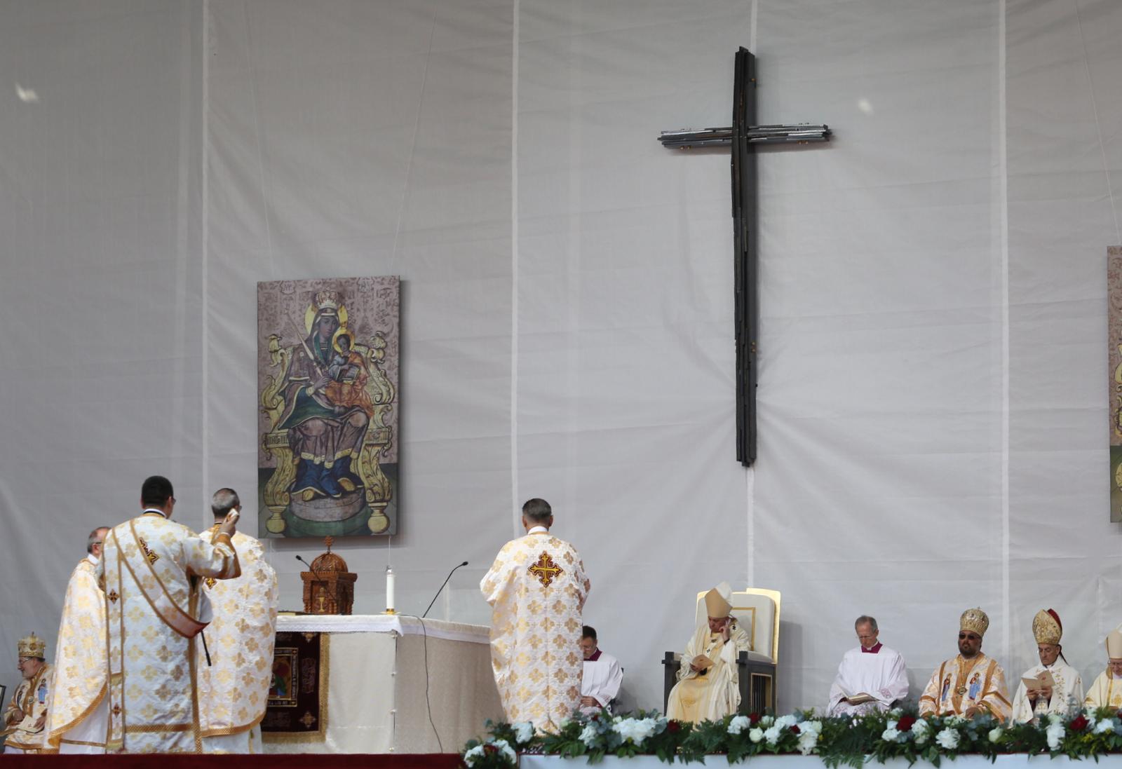 Papa Francisc a oficiat ceremonia de beatificare a celor șapte episcopi, la Blaj