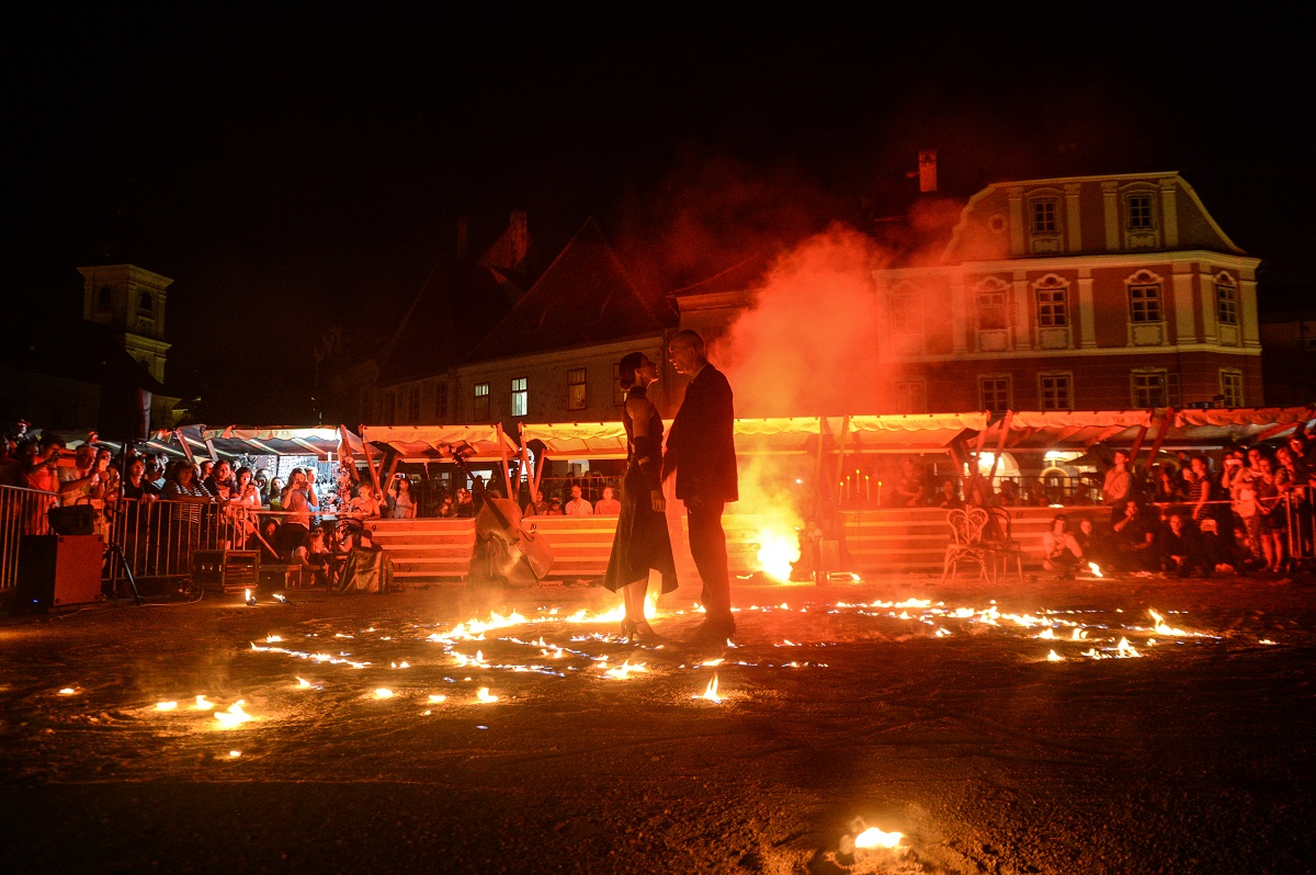 „Sentimente în flăcări”, operă, jazz și circ contemporan, în această seară, la FITS