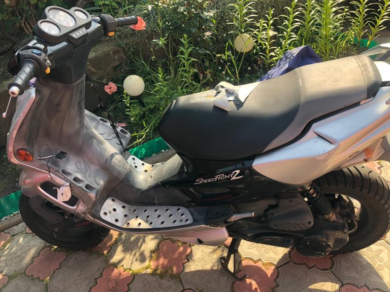 Fără permis, un medieșean a ajuns la spital după ce a căzut cu mopedul