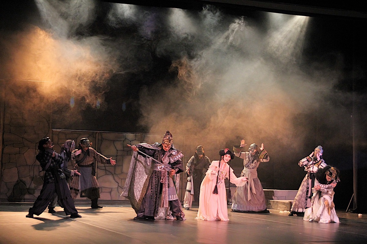 A doua zi a FITS: spectacole în tramvai, „Bărbați la puterea a cincea” și concert Juniore