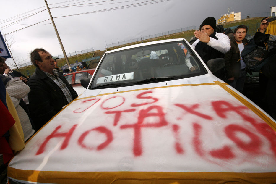 Cine plătește pentru 10 ani de taxă auto?