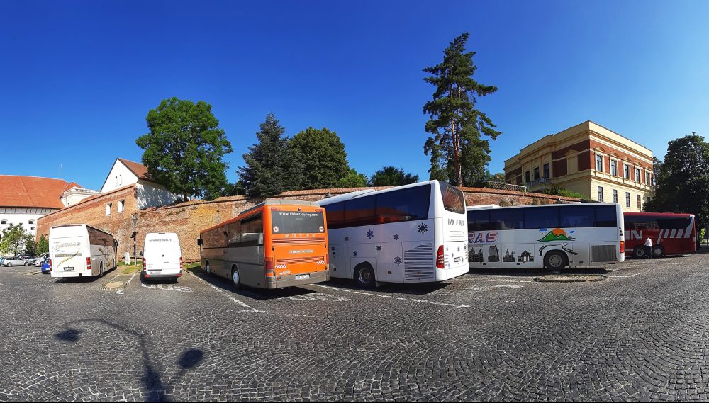 Noi locuri de parcare pentru autocarele cu turiști, la Gară și pe malul Cibinului