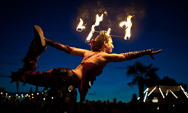 FITS, ziua a cincea: întâlnire cu Matei Vișniec și cu „Un fel de super-eroi” și spectacole cu foc