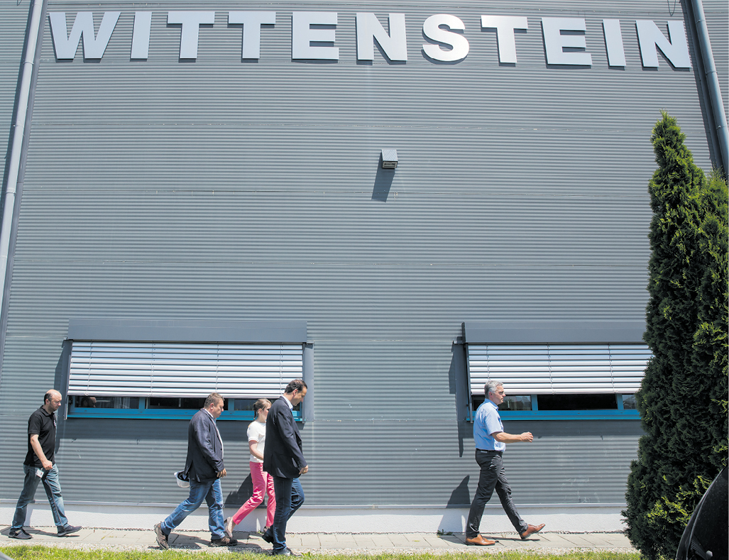 WITTENSTEIN SRL Șura Mică: Ceremonia de montare a acoperișului la noua construcție