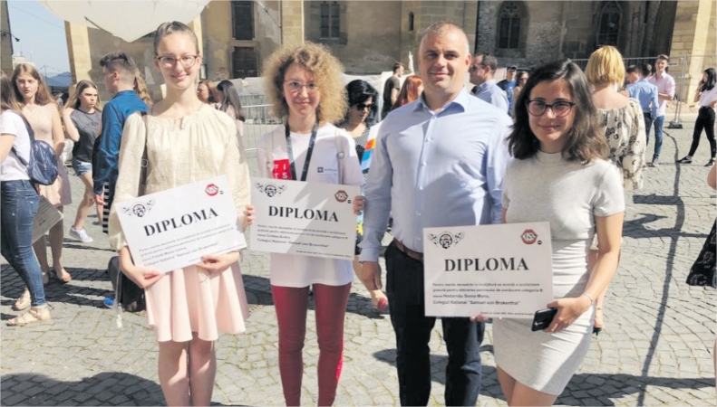 Cadouri de nota 10 pentru 20 de liceeni de nota 10.  Școala de șoferi ABC continuă campania „Sprijinim învățământul sibian”