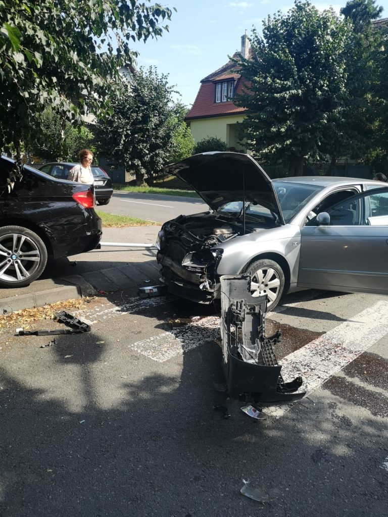 FOTO – Două femei rănite într-un accident în Sibiu