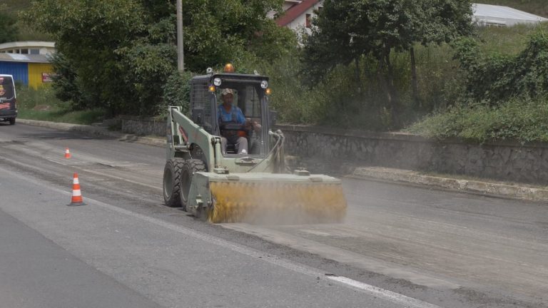 FOTO – Au început asfaltările pe străzile din Mediaș