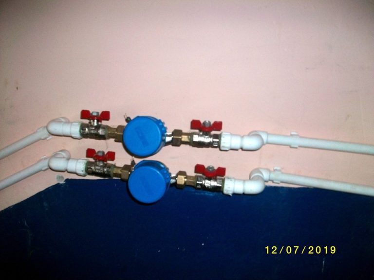 FOTO – Datornicii la apă din Copșa Mică sunt debranșați de Primărie