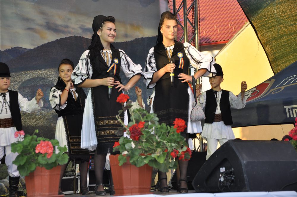 Sărbătoarea „Fiii satului” a adus acasă rășinărenii plecați în lume