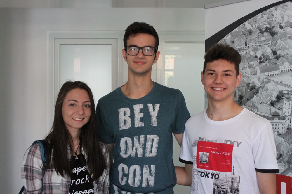 Trei tineri sibieni au nevoie de ajutor pentru a-și duce roboțelul TRASHure HUNTER la concurs