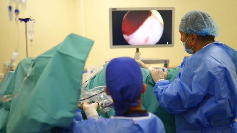 FOTO – Intervenții chirurgicale în premieră la Spitalul Municipal Mediaș