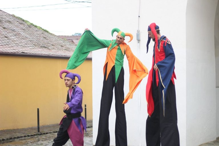 Ordine cavalerești, domnițe, surprize pentru copii și demonstrații ale olarilor, la Mediaș Cetate Medievală