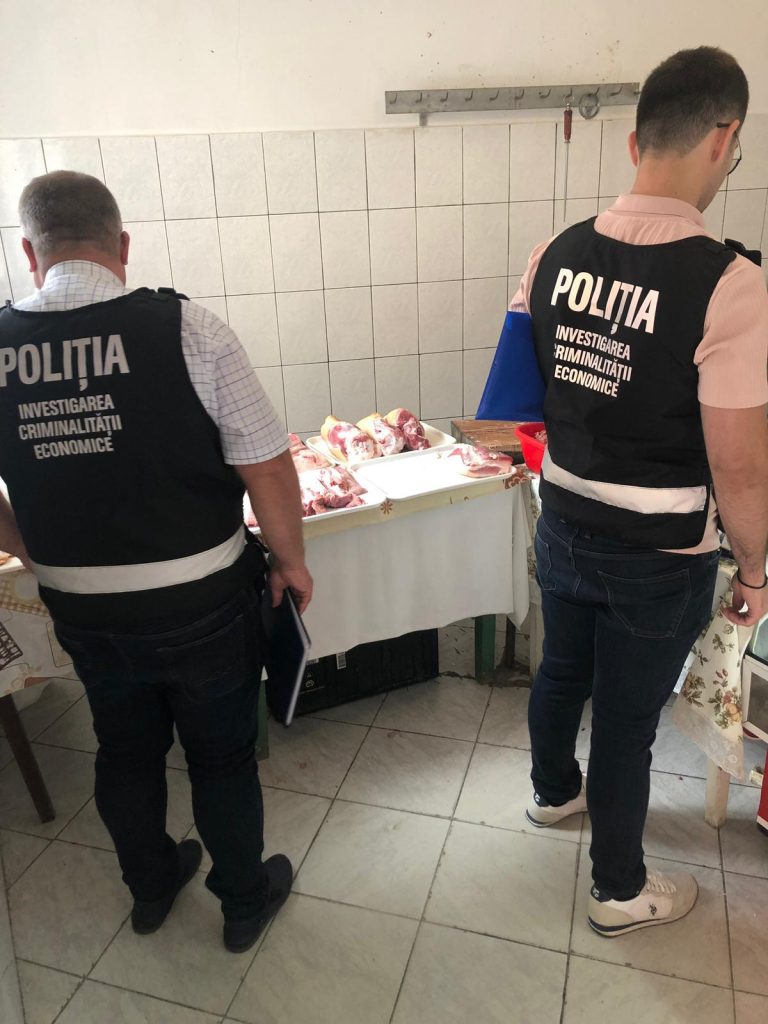 FOTO – Polițiștii și Siguranța Alimentelor Sibiu au verificat comercianții de carne de pe DN 1 și zona Bâlea
