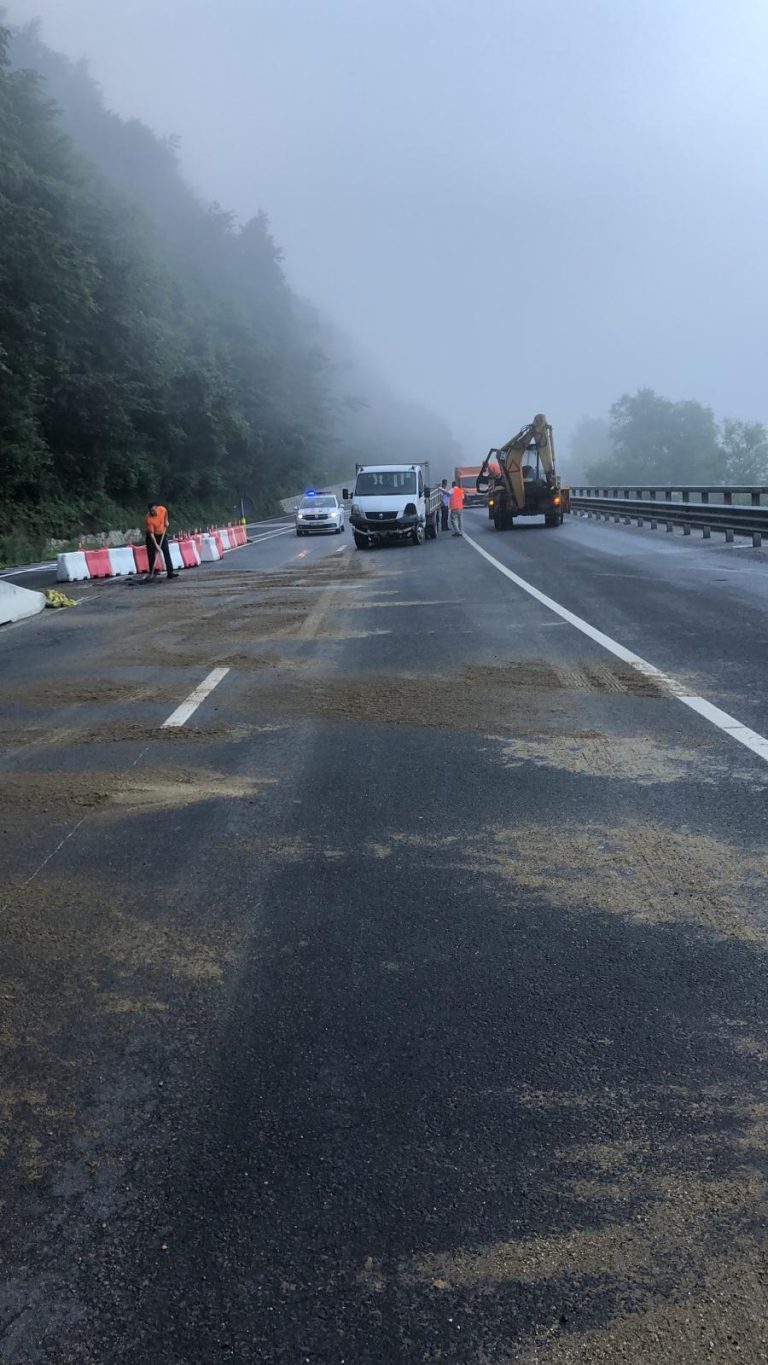 Scurgeri de motorină pe DN 7, în zona Lazaret