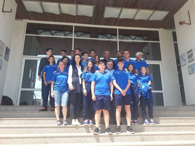 Sportivii care au reprezentat Mediașul la Jocurile Internaționale ale Copiilor au fost primiți de primarul orașului