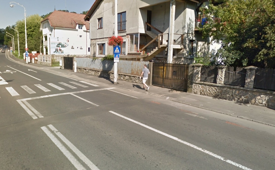 Femeie lovită pe trecerea de pietoni, pe șoseaua Alba Iulia, de o mașină din Bistrița Năsăud