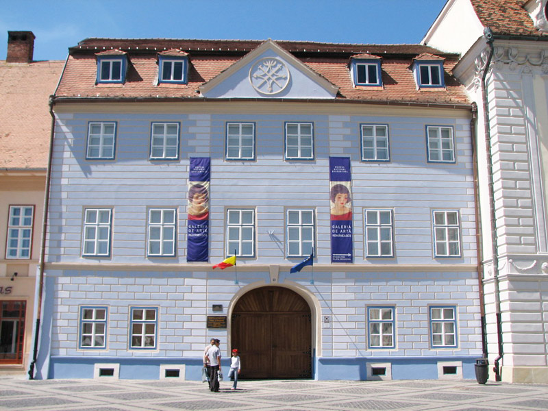 Despre frumusețea naturii și moduri de servire a mesei, într-o expoziție la Casa Albastră