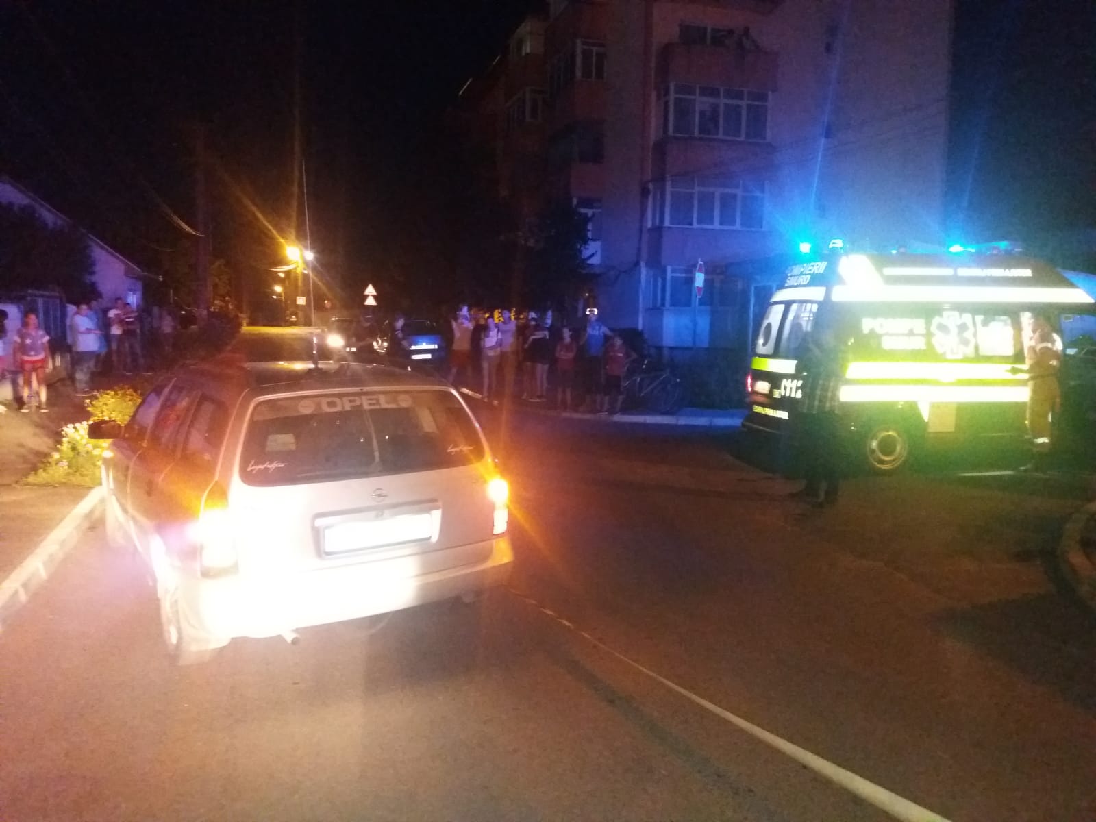 Băiețel de șapte ani, la spital după ce a fost lovit de o mașină, în Avrig