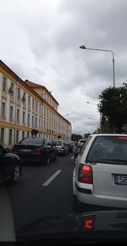 Parcare plină la Shopping City. Trafic îngreunat pe Milea