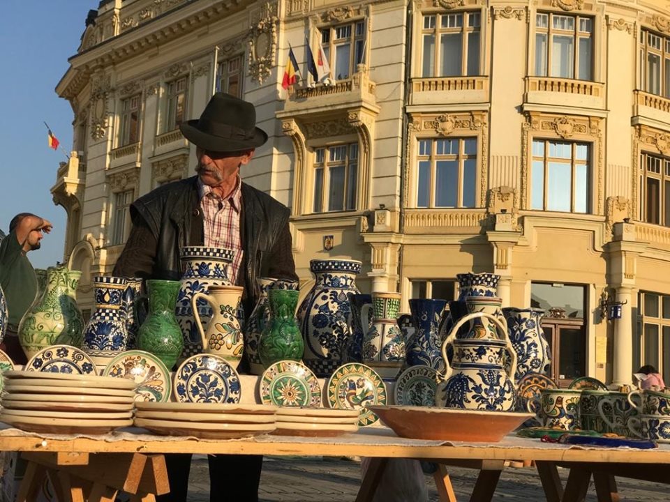 100 de meșteri olari au deschis târg în Piața Mare
