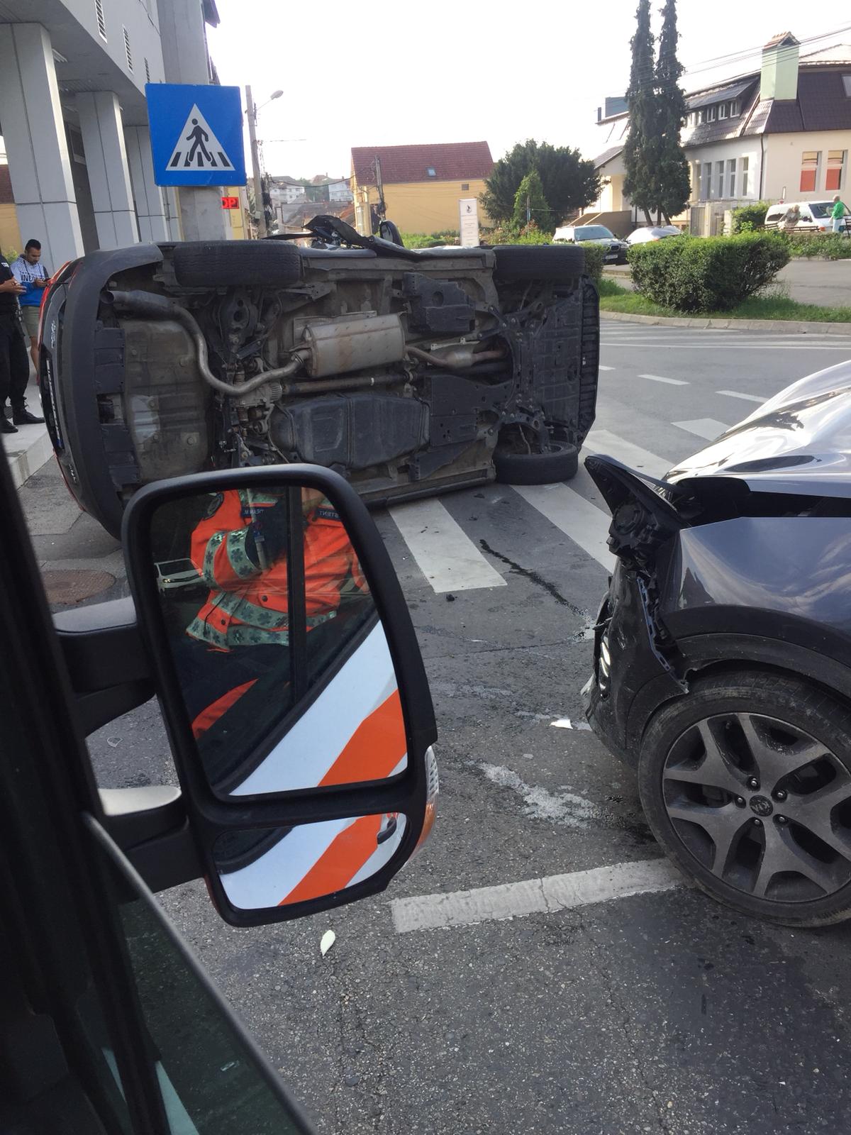 Două persoane rănite, în urma unui accident produs la intersecția străzii Transilvania cu Bulevardul Victoriei
