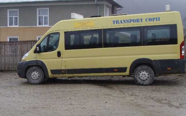 Polițiștii rutieri se întâlnesc cu șoferii microbuzelor școlare