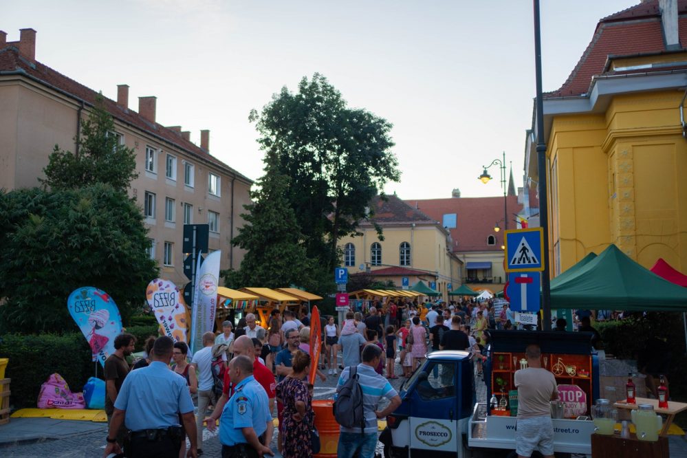 Street Delivery Sibiu a înlocuit mașinile cu poeziile