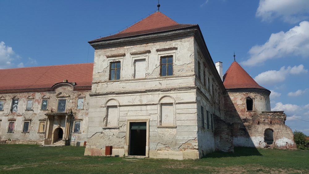 Călător prin România cu Alexandra Cristian. Castelul Banffy din Bonțida, județul Cluj