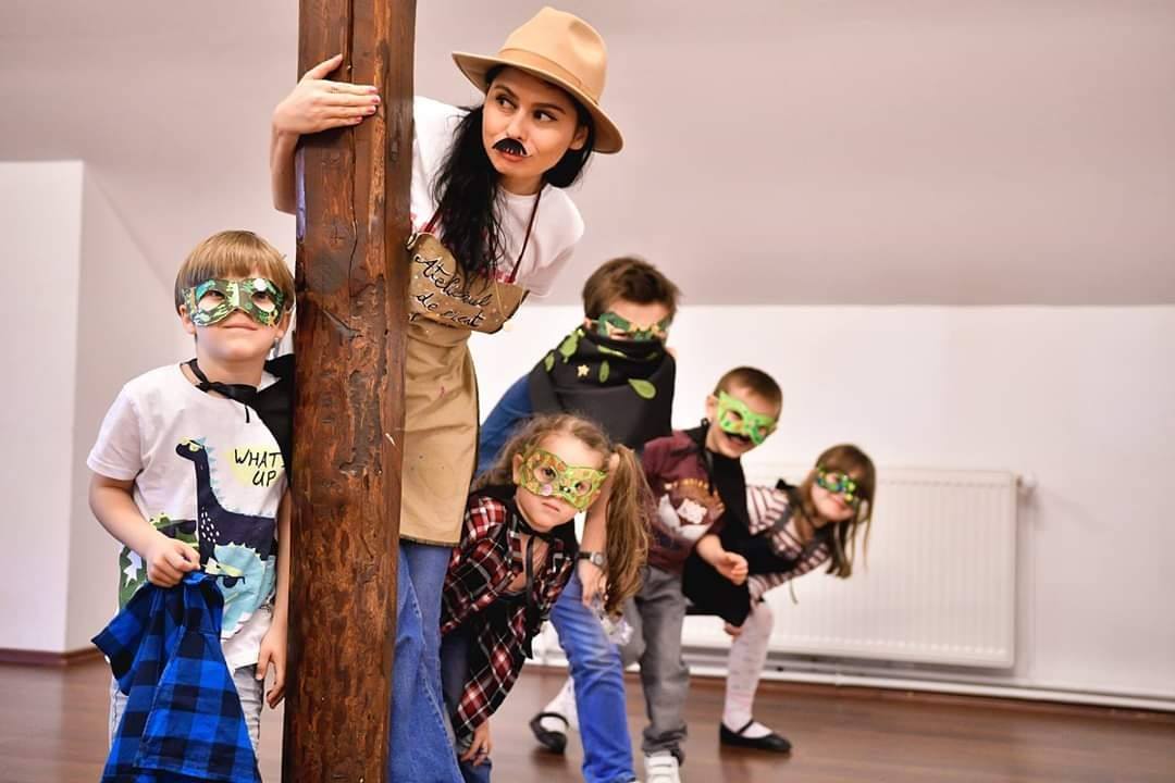 Copiii vor confecționa supereroi, la Teatrul „Gong”